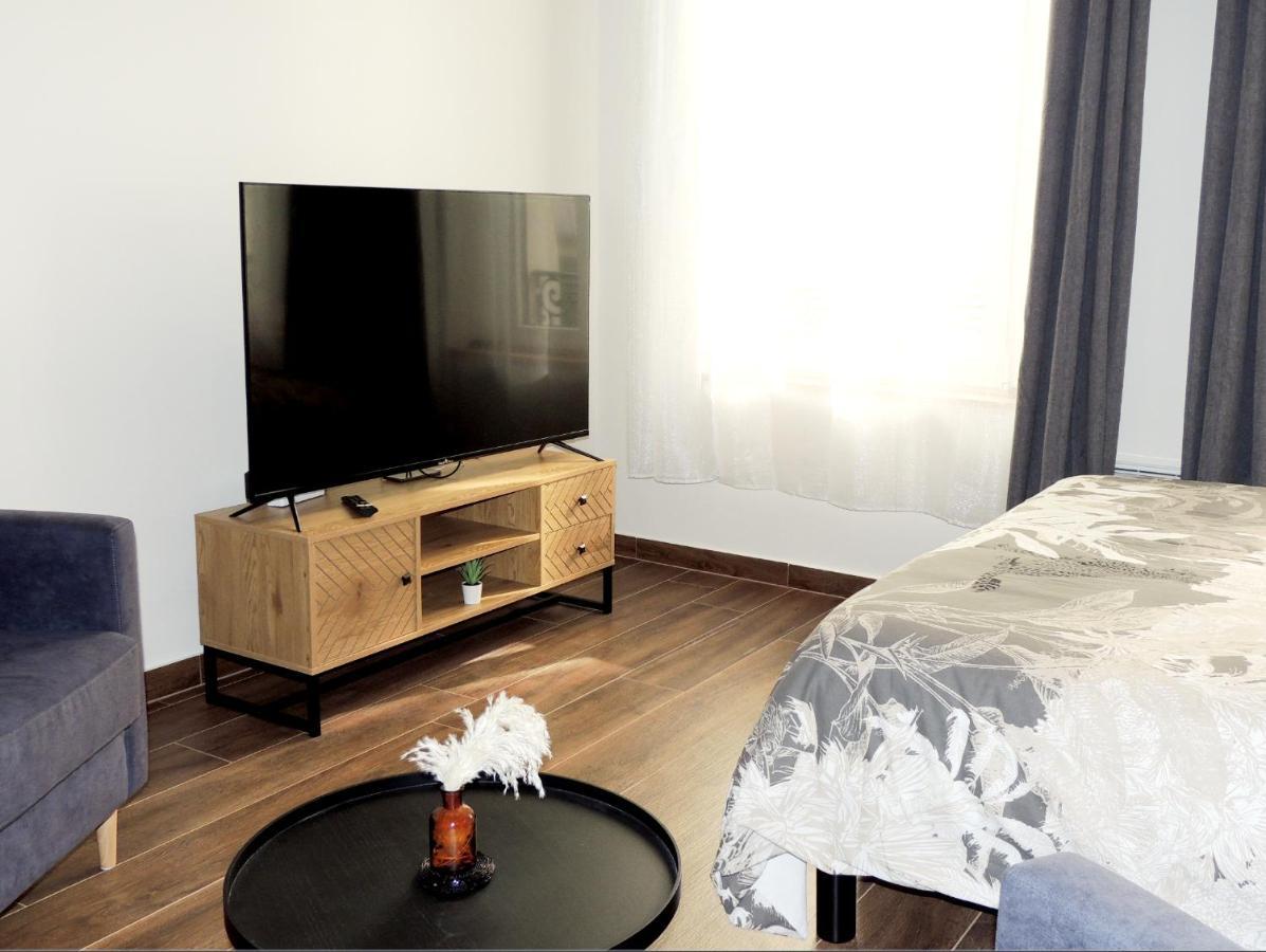 Studio Tout Confort A 2 Pas Du Chateau St Germain Сен Жермен ан Ле Екстериор снимка